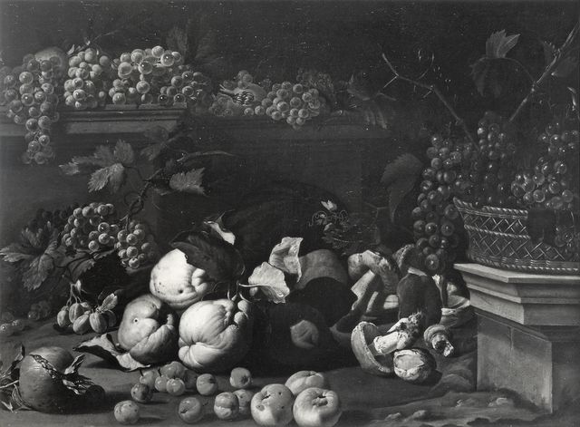 Anonimo — Autore non indicato - sec. XVII - Natura morta con cesto d'uva, frutta e funghi — insieme